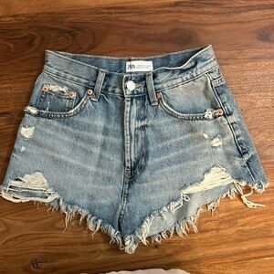 Size 2 Zara jeans shorts good condition